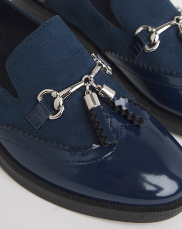 Drama Brogue Tassel Loafer - Standard Fit (D)