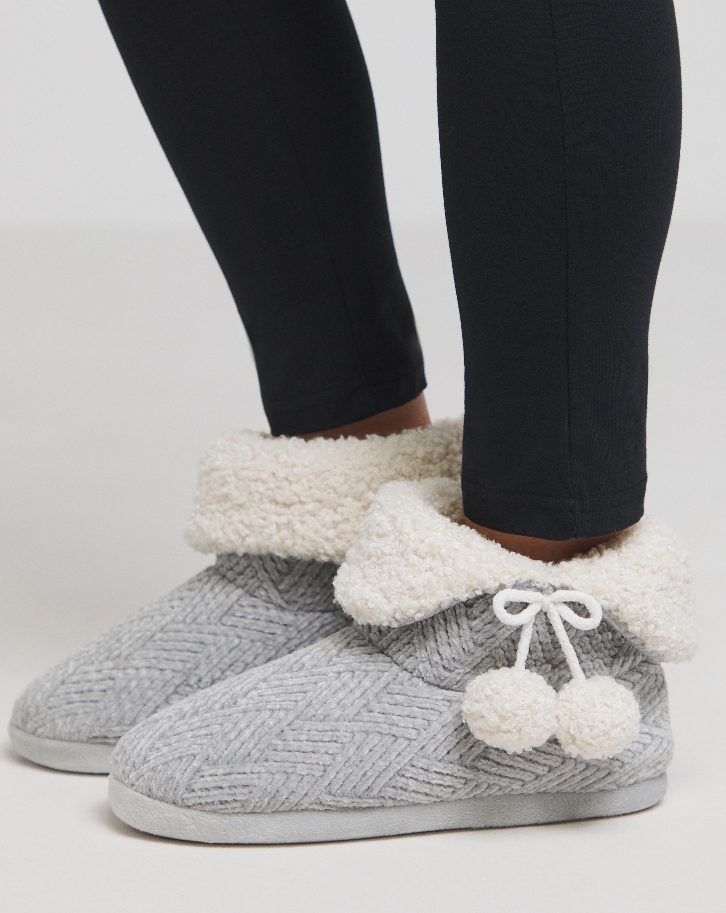 extra wide slipper boots