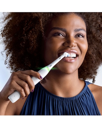 Oral-B iO4 White with Travel Case