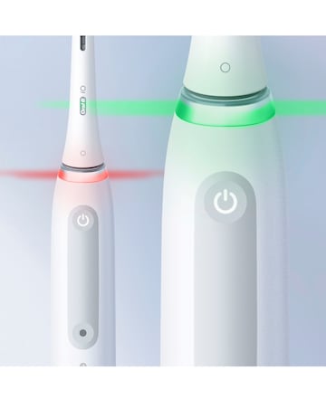 Oral-B iO4 White with Travel Case